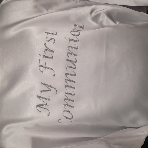 First Communion robes - Picture 3 of 3